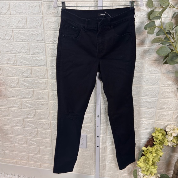 Express Midrise Distressed Skinny. Size 2R - Picture 7 of 12